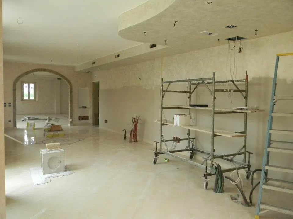 Controsoffitti in cartongesso in fase di realizzazione