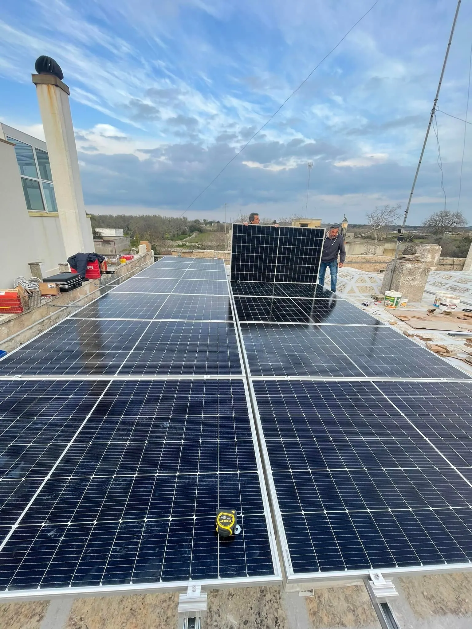 Impianto fotovoltaico su tetto piano