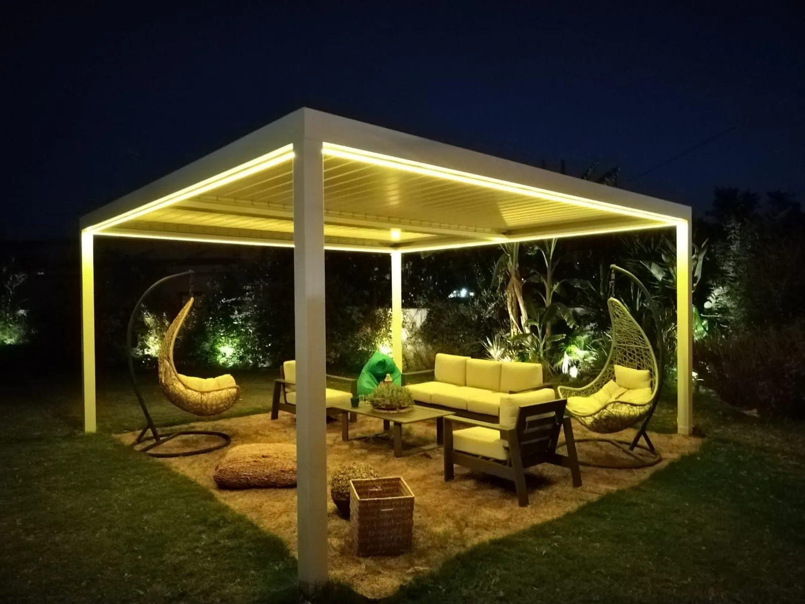 Pergola con illuminazione LED a colori